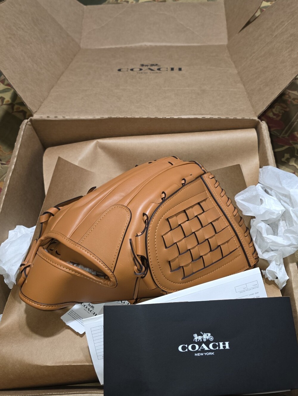 Exclusive Coach Leather Baseball Glove Hazelnut, Sold Out Since 2022 - Picture 8 of 14